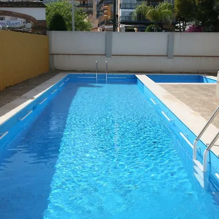 Puerto Marina Goya 贝纳尔马德纳